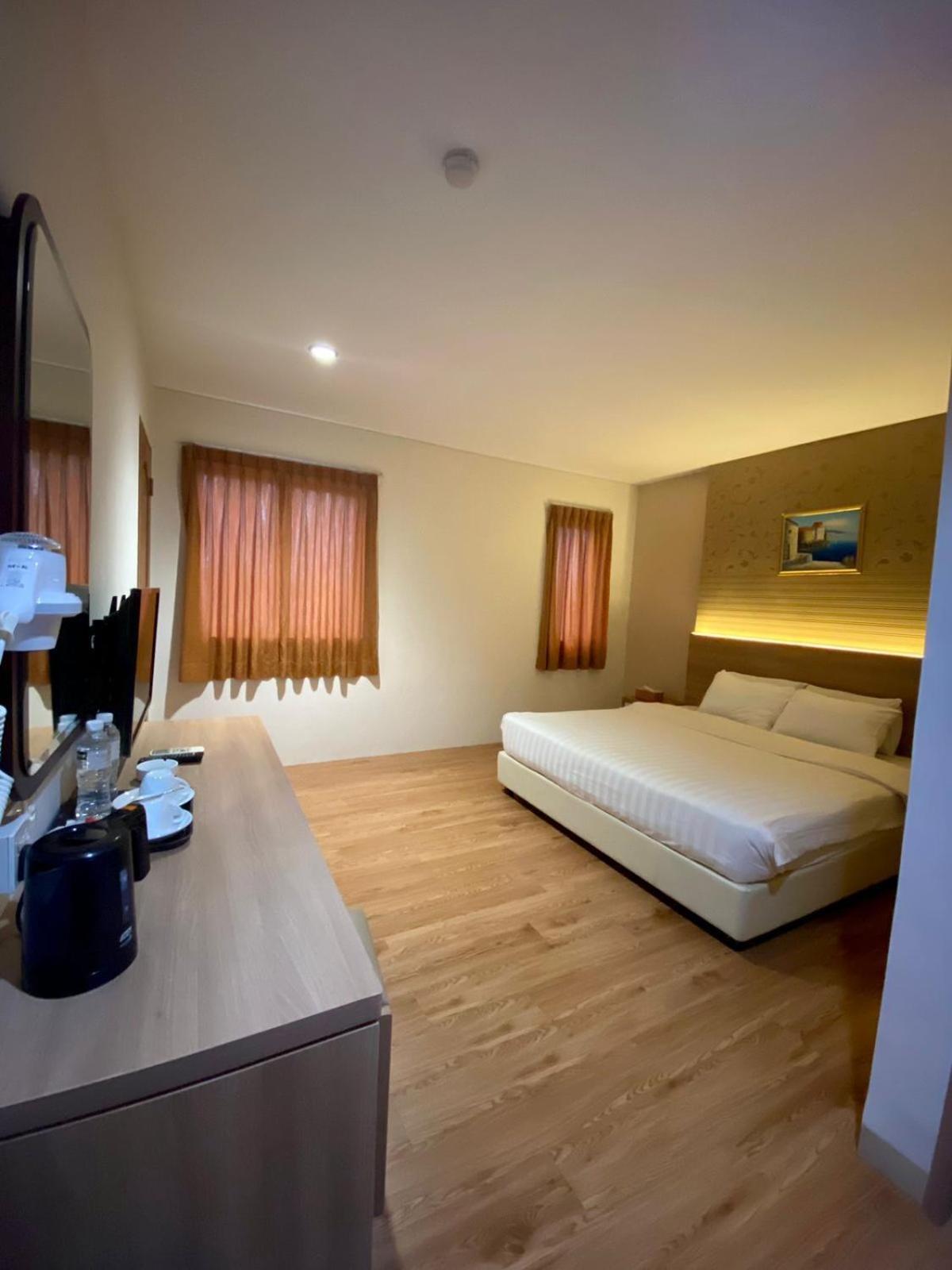 Lovina Inn - Nagoya Batam Kültér fotó