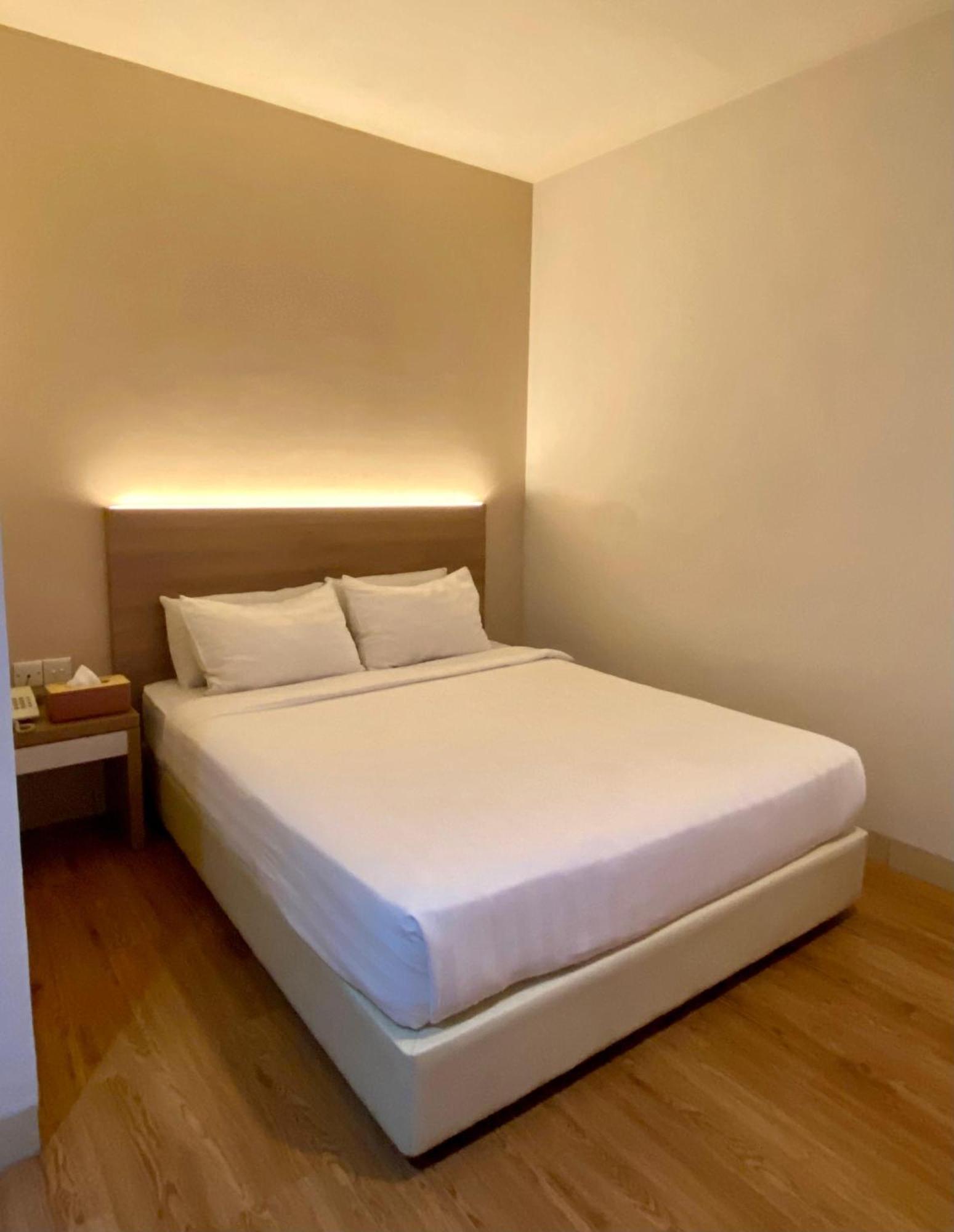 Lovina Inn - Nagoya Batam Kültér fotó