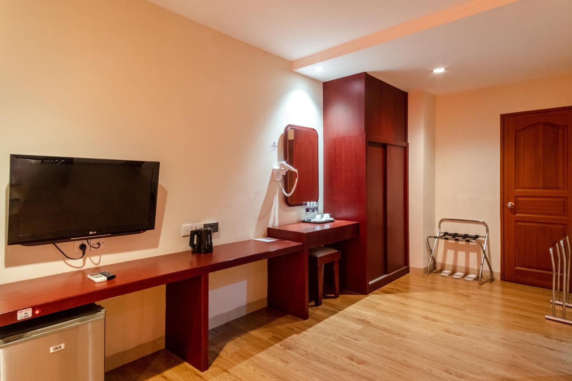Lovina Inn - Nagoya Batam Kültér fotó