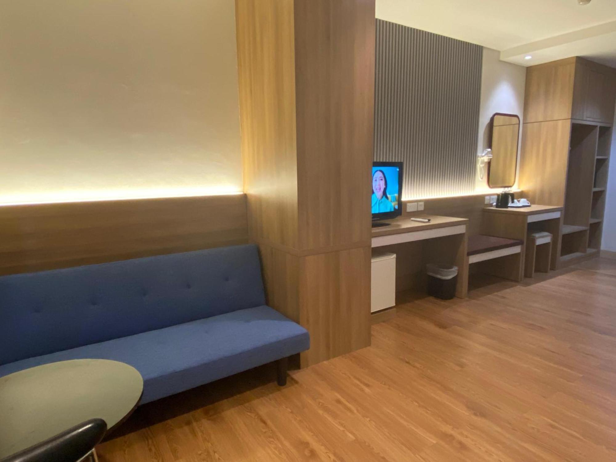 Lovina Inn - Nagoya Batam Kültér fotó