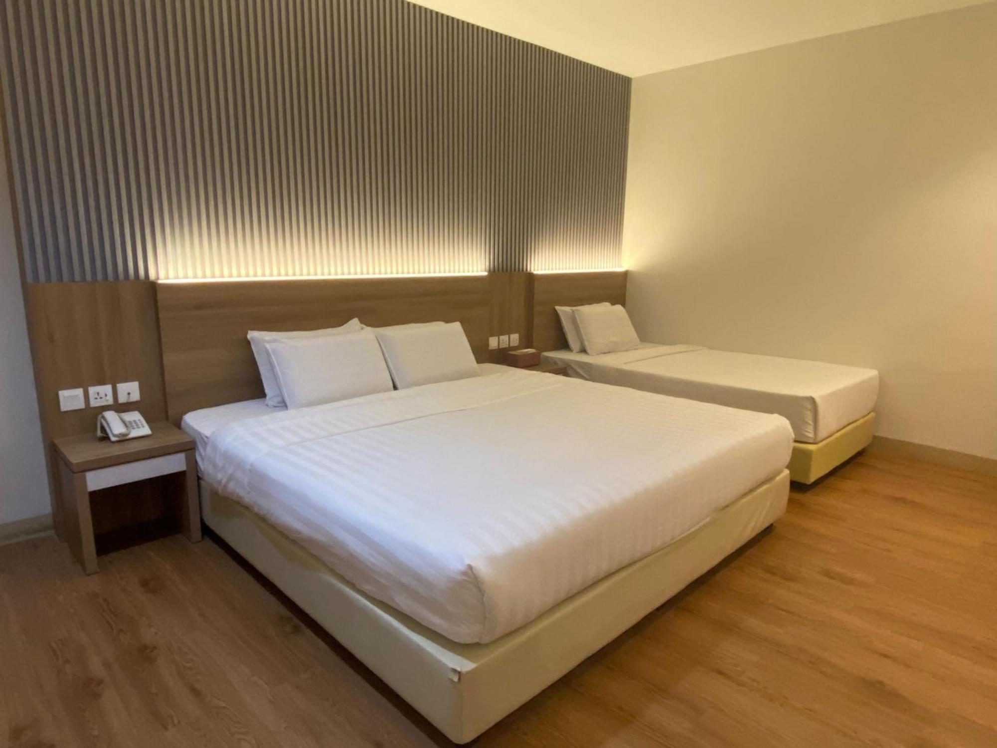 Lovina Inn - Nagoya Batam Kültér fotó