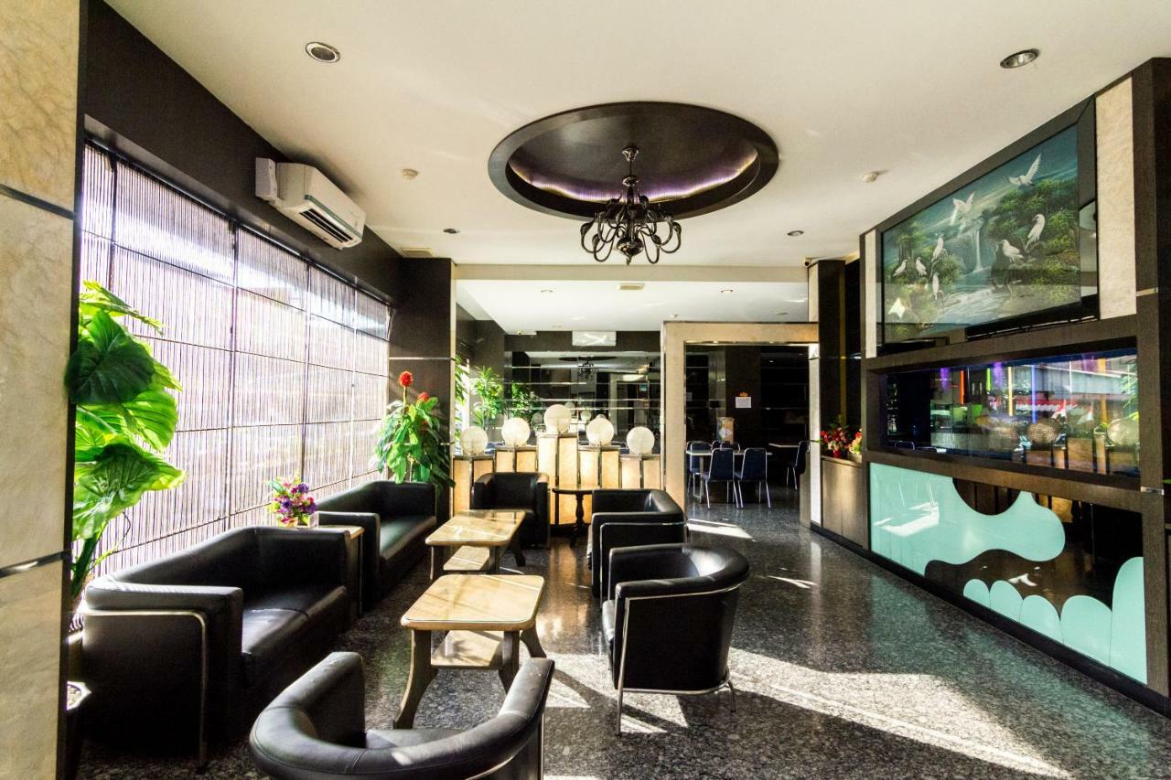 Lovina Inn - Nagoya Batam Kültér fotó