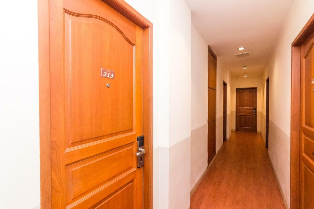 Lovina Inn - Nagoya Batam Kültér fotó